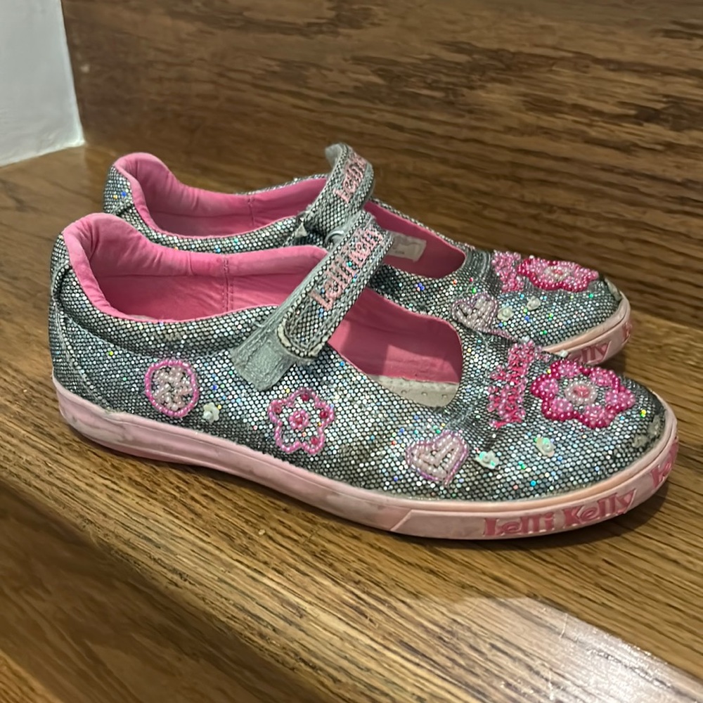 Girls shoes